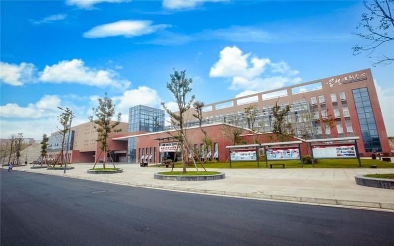 成都大学校园实景