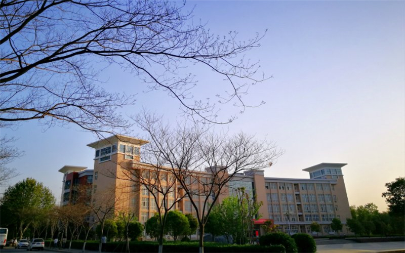 中原工学院校园实景