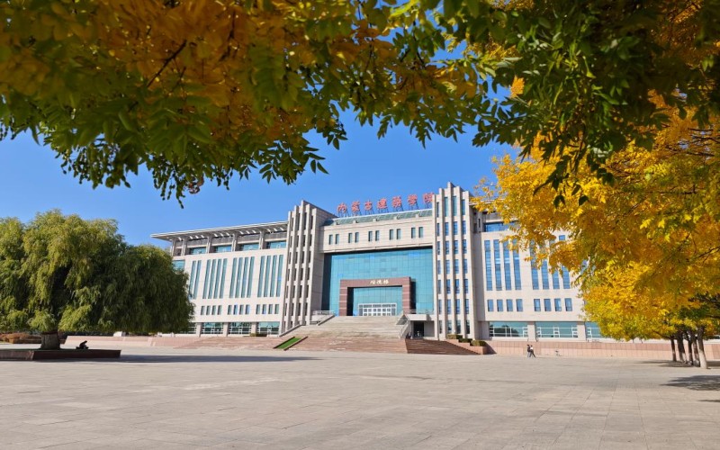 蒙药学专业学费相关院校校园环境