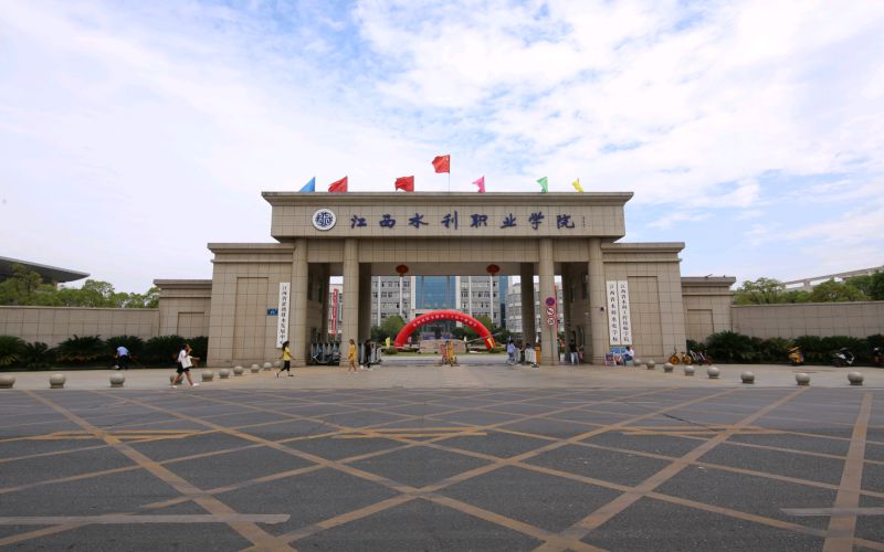 医养照护服务专业学费相关院校校园环境