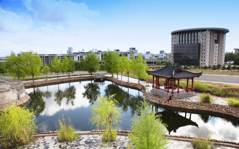 鄂尔多斯应用技术学院校园实景