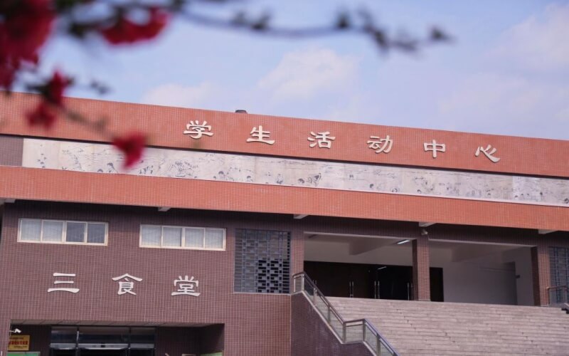 成都农业科技职业学院校园实景