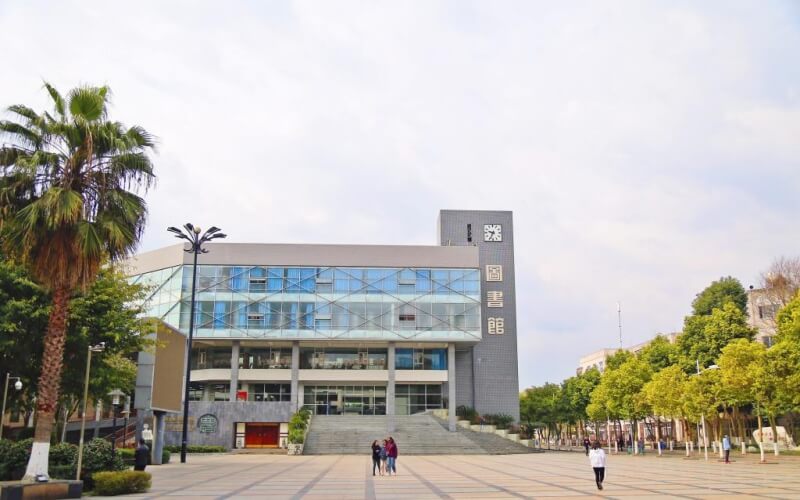 成都农业科技职业学院校园实景