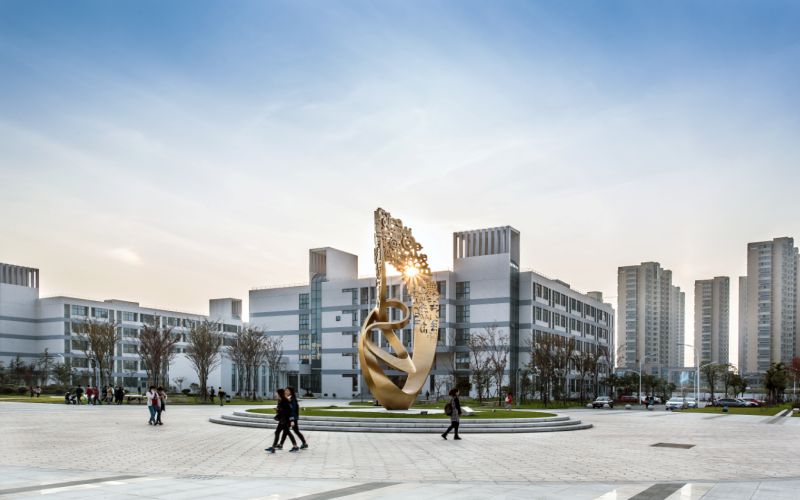 江苏开设业财数据应用与管理的大学相关院校校园环境