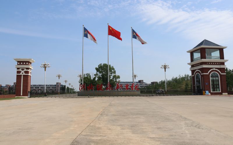 湖北开设宠物医疗技术的大学相关院校校园环境