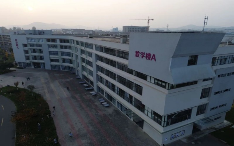 四川文化艺术学院校园实景