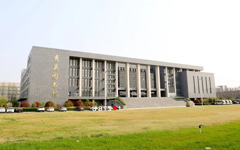 郑州工商学院校园实景