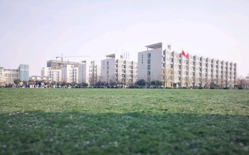 郑州工商学院校园实景