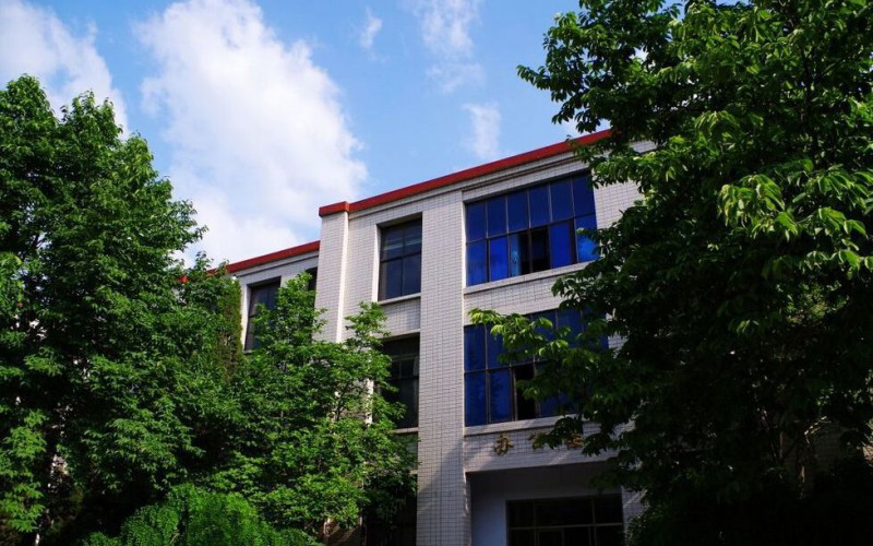 郑州工商学院校园实景