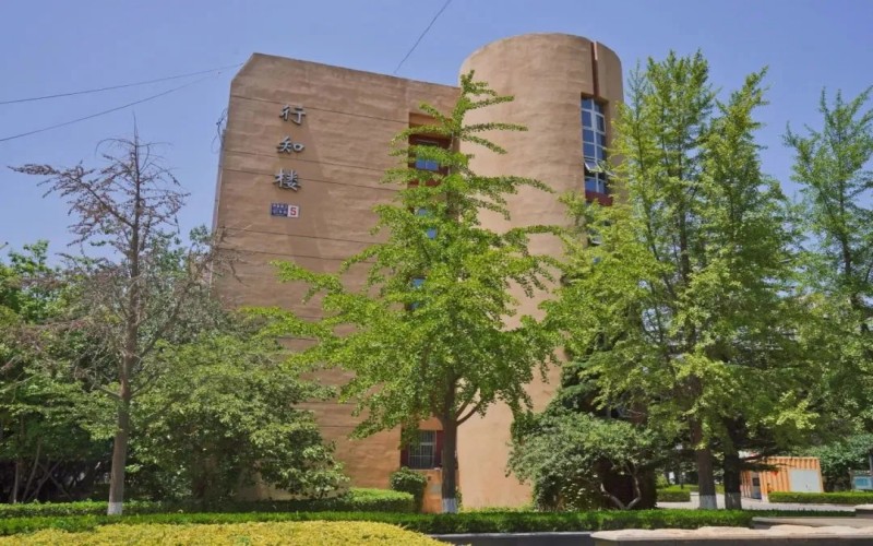 首都经济贸易大学校园实景