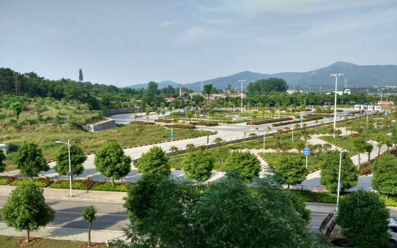 襄阳汽车职业技术学院校园实景