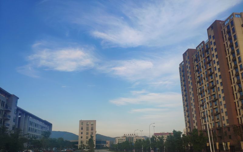 襄阳汽车职业技术学院校园实景