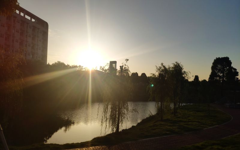 襄阳汽车职业技术学院校园实景