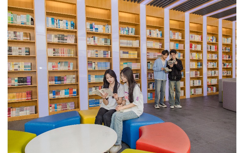 江西服装学院校园实景