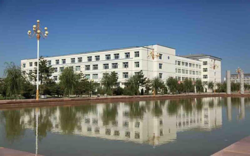 乌兰察布医学高等专科学校校园实景