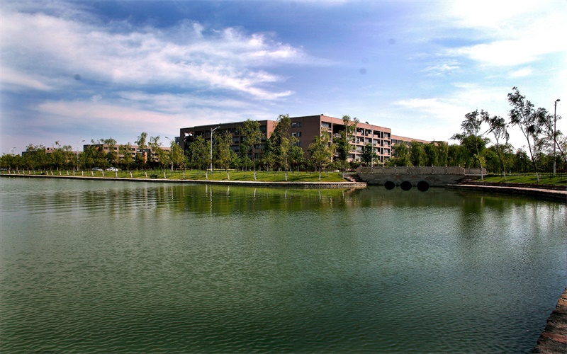 西华大学校园实景
