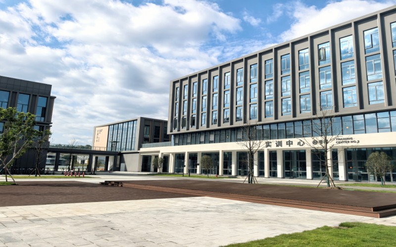 重庆现代制造职业学院校园实景