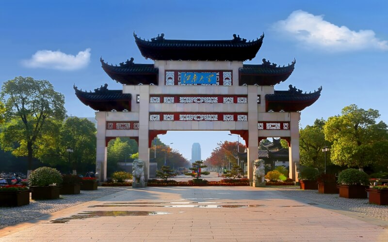 江苏开设高分子材料与工程的大学相关院校校园环境