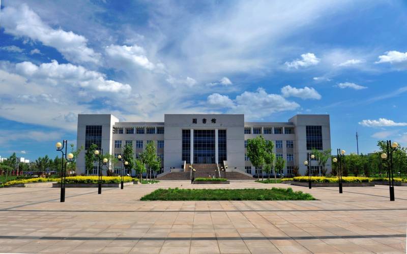 天津财经大学珠江学院校园实景