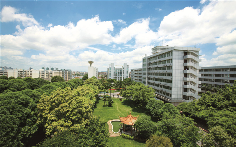 广西开设汽车制造与试验技术的大学相关院校校园环境