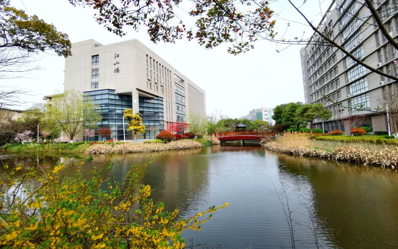 江苏开设工业互联网技术的大学相关院校校园环境