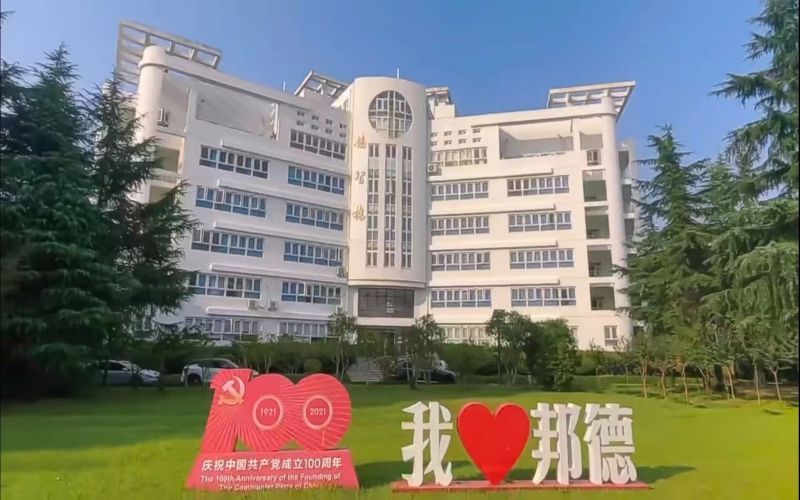 汽车智能技术专业相关院校校园环境
