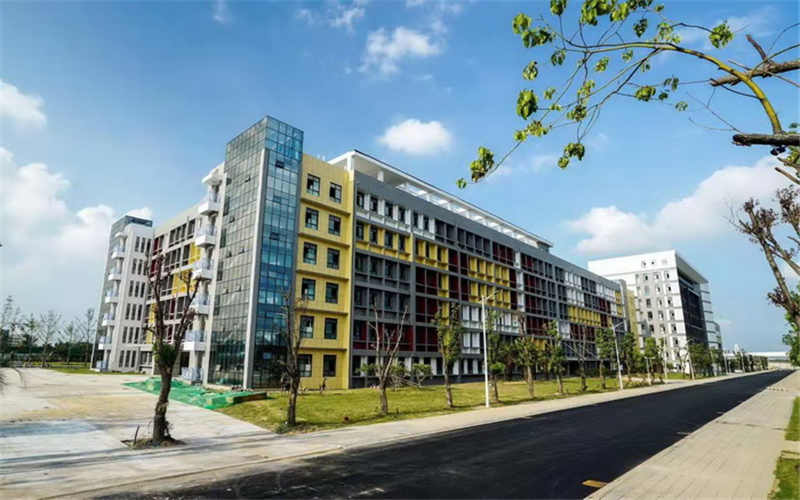 商丘工学院校园实景