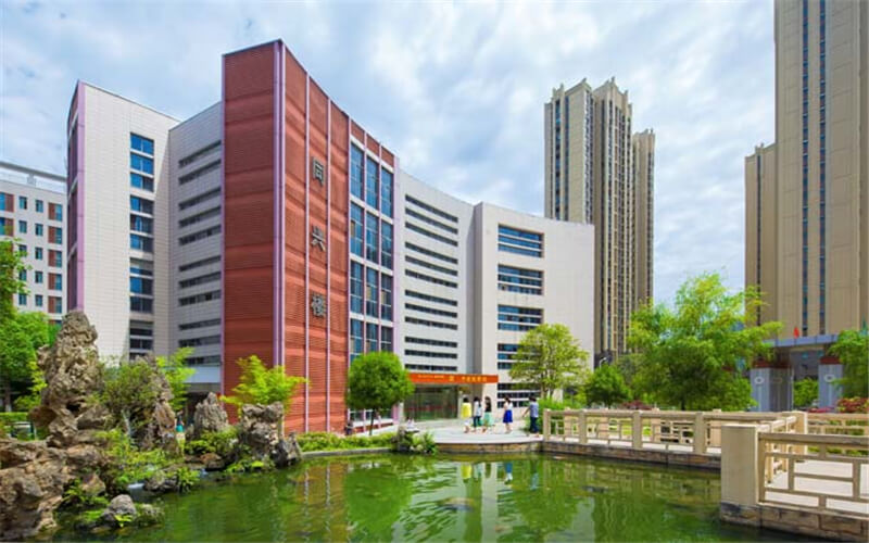湖北医药学院校园实景