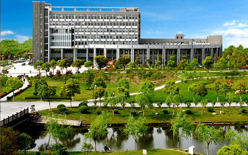 上海立信会计金融学院校园实景