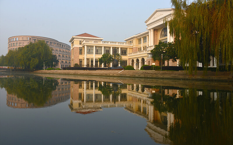上海立信会计金融学院校园实景