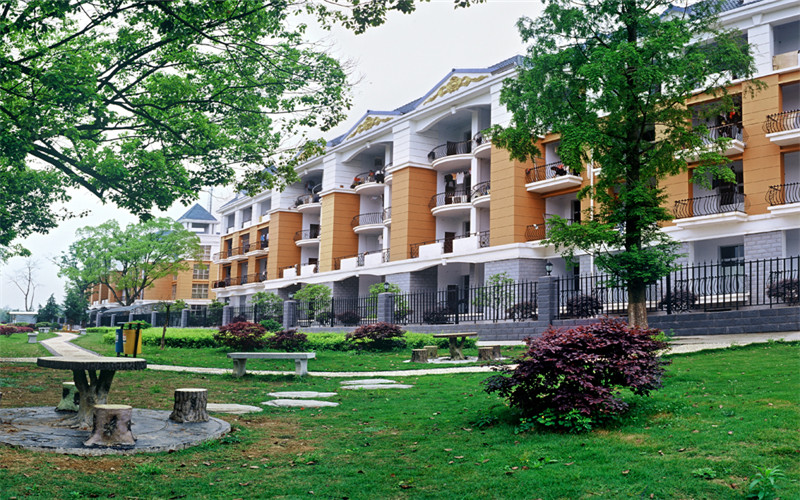 湖南高尔夫旅游职业学院校园实景