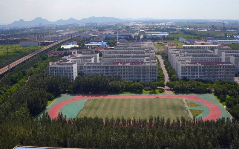 鞍山职业技术学院校园实景