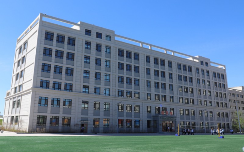 哈尔滨商贸职业学院校园实景