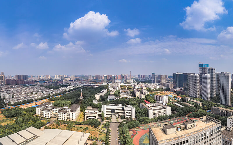 武汉职业技术大学校园实景