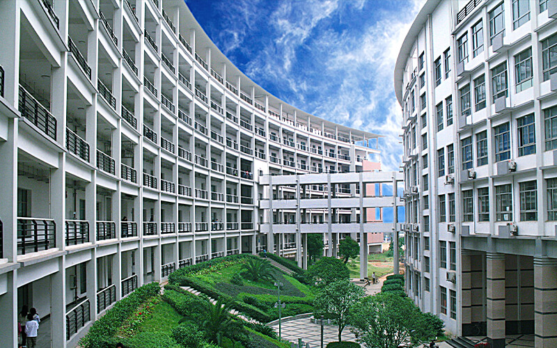 武汉职业技术大学校园实景