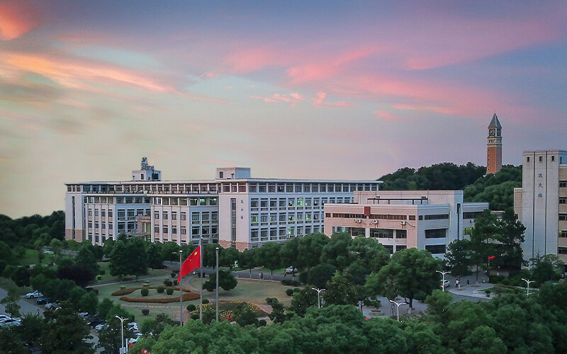 武汉职业技术大学校园实景