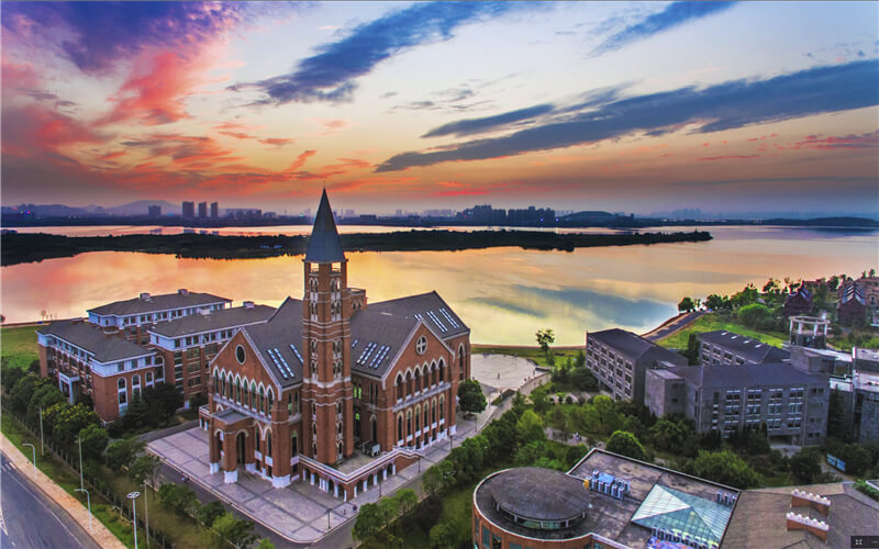 湖北开设旅游管理与服务教育的大学相关院校校园环境