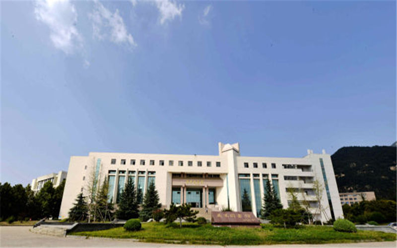 泰山学院校园实景
