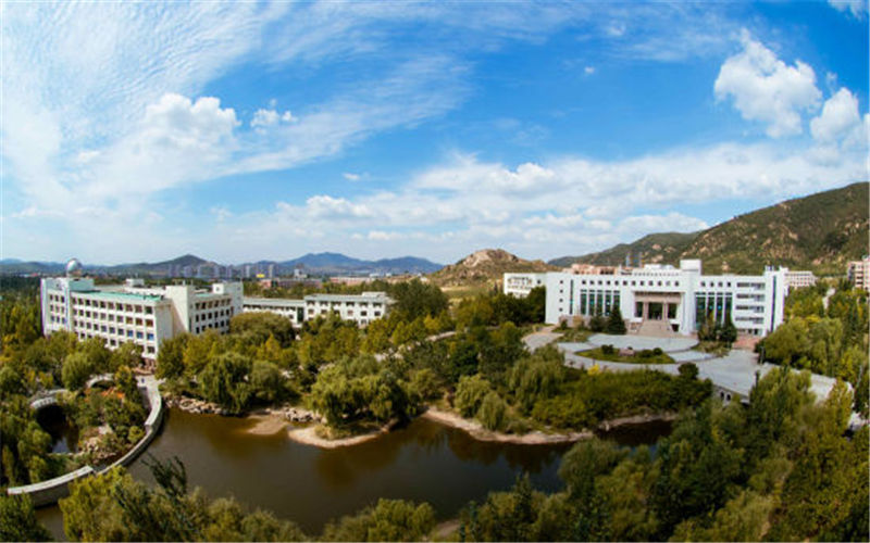 泰山学院校园实景