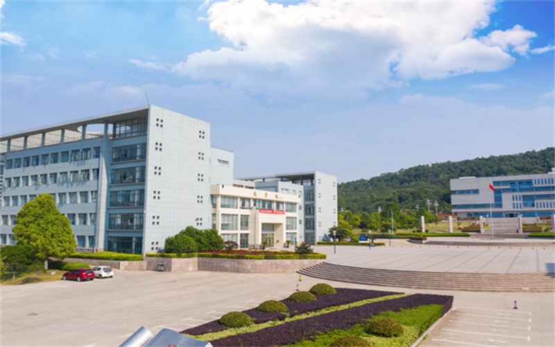 淮南联合大学校园实景