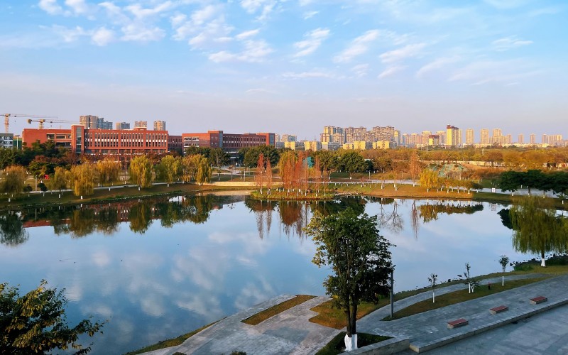 德阳城市轨道交通职业学院校园实景