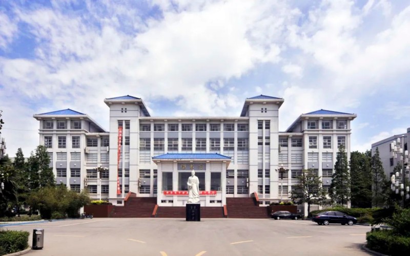 南阳医学高等专科学校校园实景