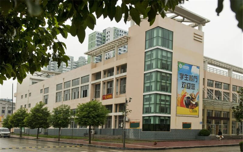 南阳医学高等专科学校校园实景