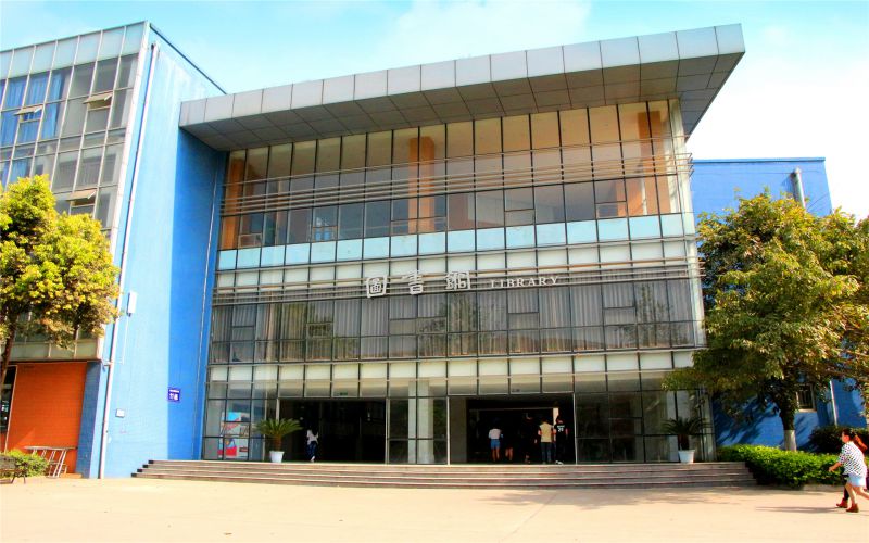 四川长江职业学院校园实景