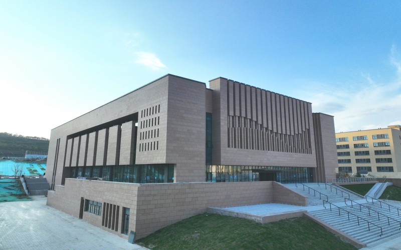 青海理工学院校园实景