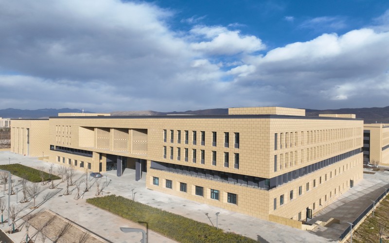 青海理工学院校园实景