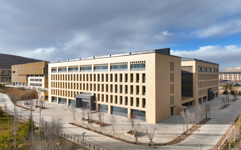 青海理工学院校园实景