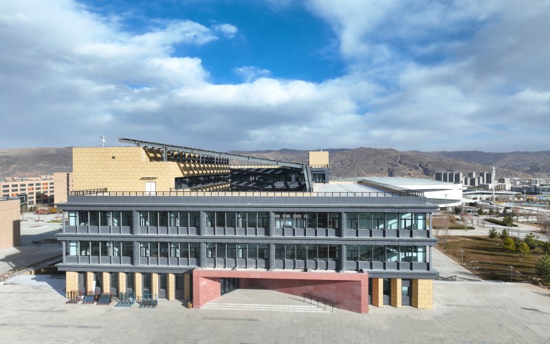 青海理工学院校园实景