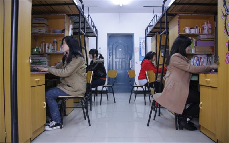 湖南现代物流职业技术学院校园实景