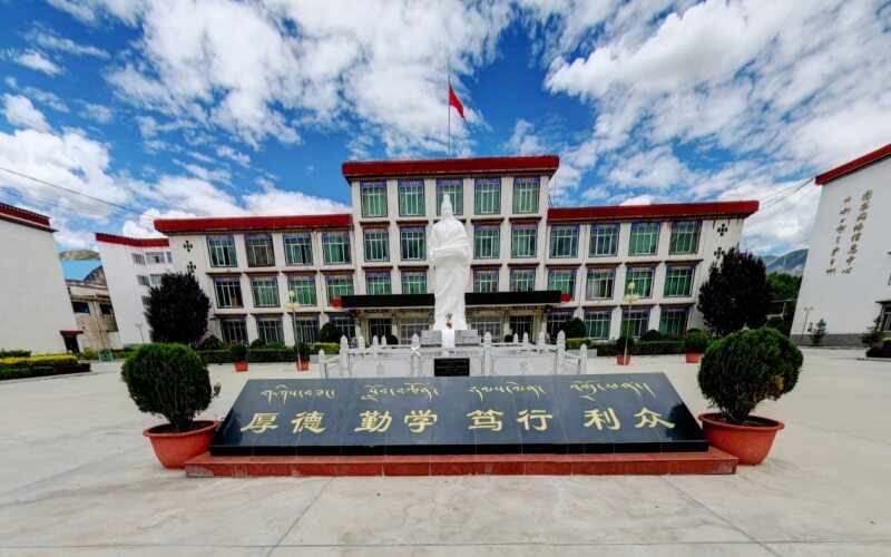 西藏藏医药大学校园实景